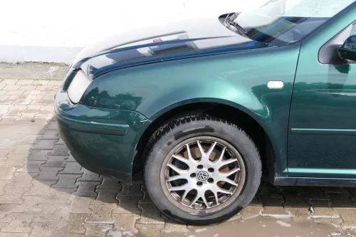 VW Bora Kotflügel vorne links original 1J5821021 - grün LC6M (181039)