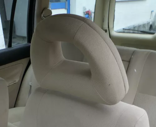 1x VW Golf 4 Bora Kopfstütze vorne oder hinten vorn beige besch Hellbeige (181047)