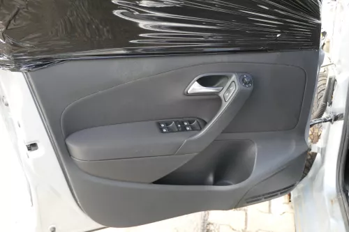 VW Polo 6R 1x Türverkleidung Verkleidung Tür 4/5-Türer vorne links schwarz