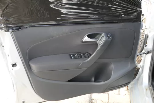 VW Polo 6R 1x Türverkleidung Verkleidung Tür 4/5-Türer vorne links schwarz (181249)