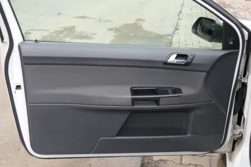 1x VW Polo 9N Türverkleidung Verkleidung Tür vorne links 2/3-Türer Griff Öffner (181304)
