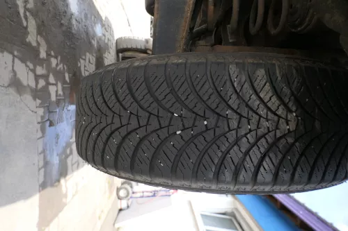 4x Golf 5 6 Alufelgen 195/65R15 91H Allwetterreifen Reifen 2x6mm KBA 47095 (181365)
