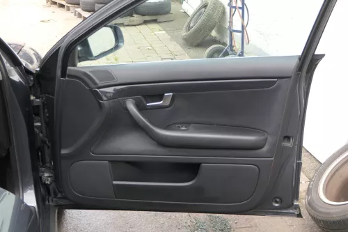 1x A4 8E B6 Türverkleidung Verkleidung Tür vorne rechts soul schwarz (181405)
