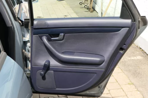 1x A4 8E B6 Türverkleidung Verkleidung Tür hinten rechts blau maritimblau (181478)