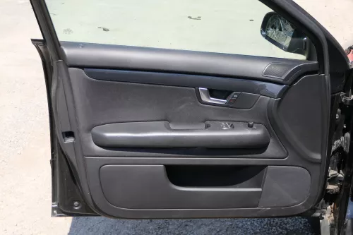 1x A4 8E B6 Türverkleidung Verkleidung Tür vorne links soul schwarz (181523)