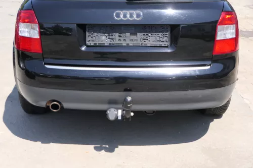 Audi A4 8E B6 Kombi Avant Stoßstange hinten mit Spoiler schwarz LY9B (181527)