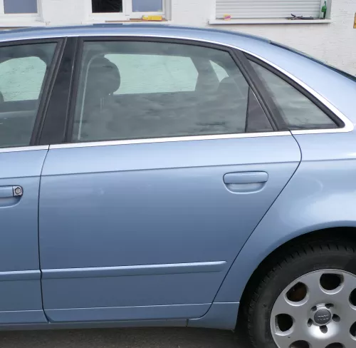 Audi A4 B7 8E Tür hinten links Kombi mit Scheibe blau LY5J + Rahmen Limo (181538)