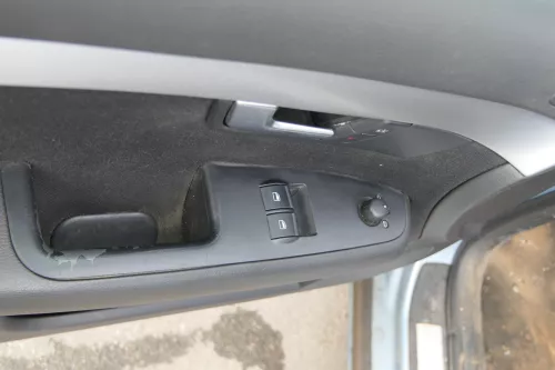 1x A4 8E B7 Türverkleidung Verkleidung Tür vorne links soul schwarz (181554)