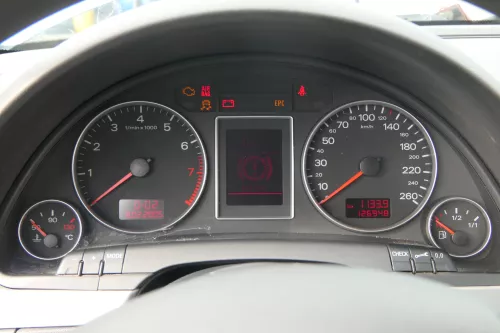 Audi A4 8E B7 Tacho Tachometer Kombiinstrument 8E0920901G 126.000KM TDI Diesel (181560)
