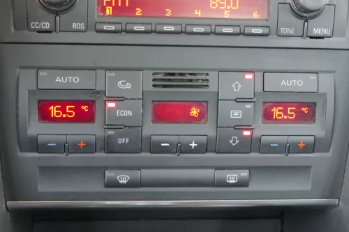 Audi A4 8E Steuergerät Klimaanlage Klimabedienteil 8E0820043AA OhneSitzheizung c (181575)