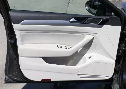 Passat 3C B8 3G 1x Türverkleidung Verkleidung Tür vorne links weiß St. Tropez (181655)