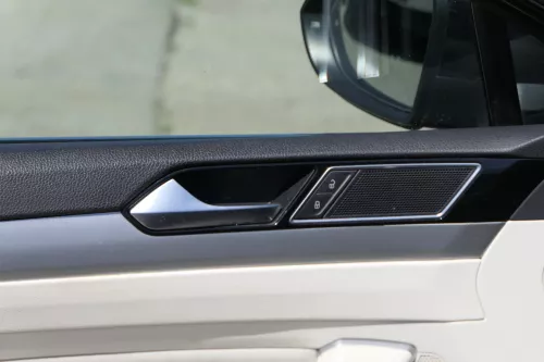 Passat 3C B8 3G 1x Türverkleidung Verkleidung Tür vorne links weiß St. Tropez (181655)