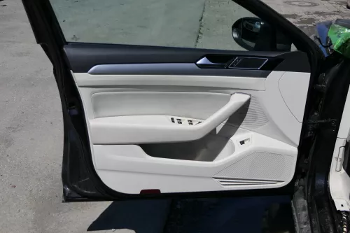 Passat 3C B8 3G 1x Türverkleidung Verkleidung Tür vorne links weiß St. Tropez (181655)