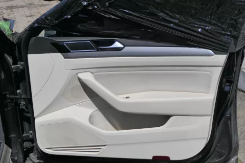 Passat 3C B8 3G 1x Türverkleidung Verkleidung Tür vorne rechts weiß St. Tropez (181657)