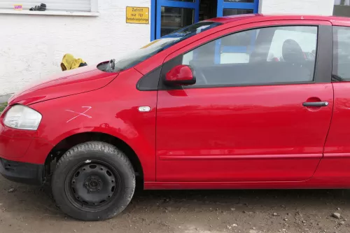VW Fox 5Z Tür vorne links Fahrertür rot LY3D - ohne Anbauteile (181806)