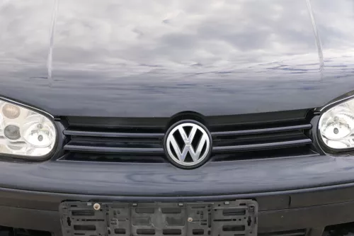 VW Golf 4 Cabrio 1E Grill Kühlergrill mit VW Zeichen Logo blau LC5H (182102)