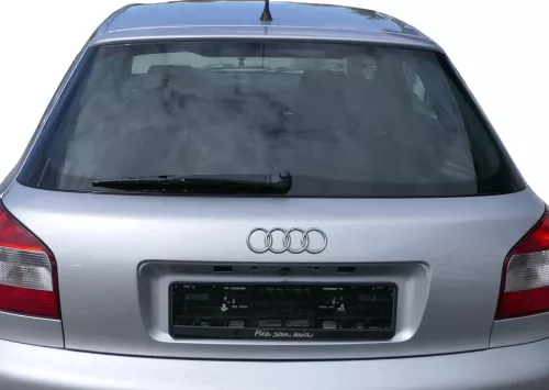 A3 8L Facelift Heckklappe Kofferraumklappe Klappe hinten silber LY7W Scheibe