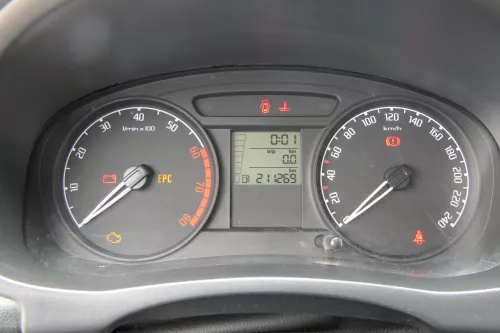 Skoda Fabia Roomster Tacho Tachometer Kombiinstrument 211.000km 5J0920801B Benzi (182564)