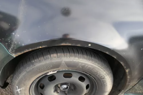VW Golf 4 1J Kotflügel vorne links schwarz Rost  (182578)