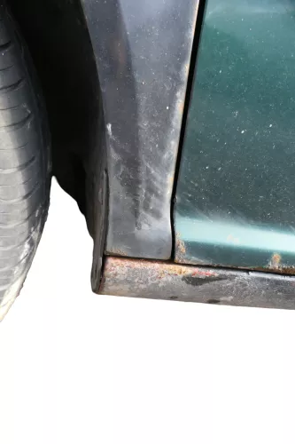 VW Golf 4 1J Kotflügel vorne links schwarz Rost  (182578)