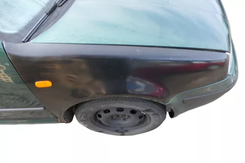 VW Golf 4 1J Kotflügel vorne rechts schwarz Rost  (182579)