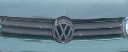 VW Golf 4 Grill Kühlergrill VW Zeichen Logo schwarz 