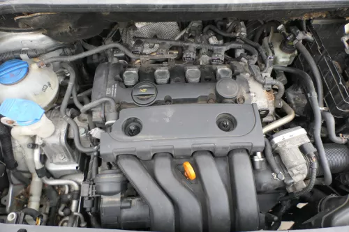 VW Touran Caddy Klimaleitung Kältemittelschlauch 1T0820743AK Klimaanlage BSE BLY (182623)