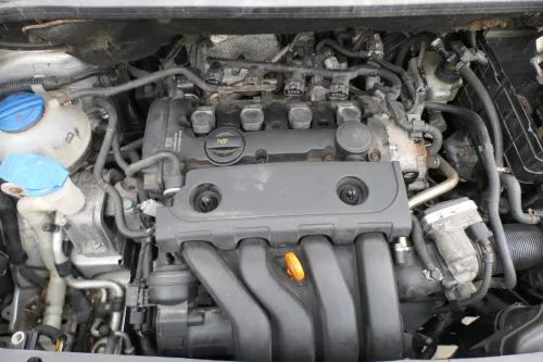 VW Touran Caddy Klimaleitung Kältemittelschlauch 1T0820743AK Klimaanlage BSE BLY (182623)