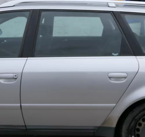 Audi A6 4B C5 Tür Türblatt hinten links nur Türblatt silber grau LY7W (183041)