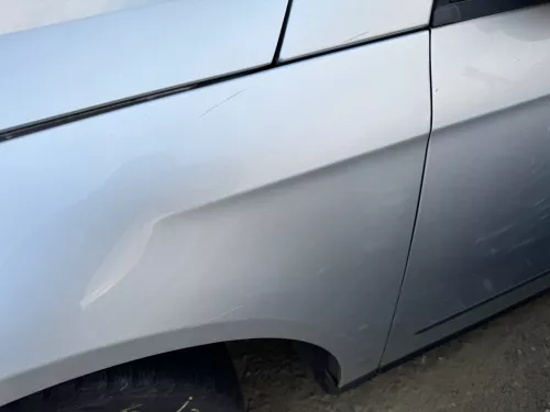 VW Passat 3C Kotflügel vorne links silber LA7W grau 3C0821021  (183094)