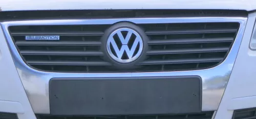 VW Passat 3C Grill Kühlergrill VW Zeichen Logo (183114)