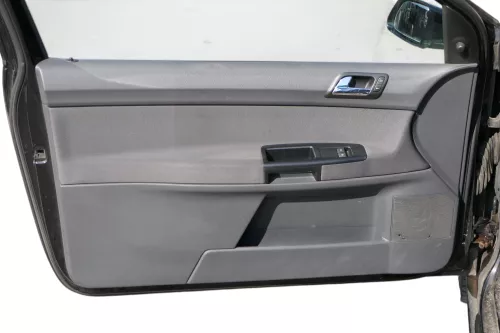 1x VW Polo 9N Türverkleidung Verkleidung Tür vorne links 2/3-Türer Griff Öffner (183244)