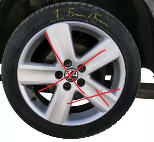 2x VW Golf Passat Reifen 205/45 ZR16 87W Sommerreifen 2x ca. 5mm NUR REIFEN (183269)
