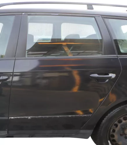 VW Passat 3C Kombi Variant Tür hinten links schwarz LC9X -OHNE Anbauteile (183357)