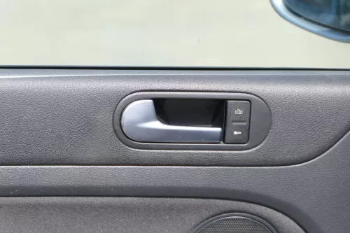VW Golf Plus 5M 1x Türverkleidung Verkleidung Tür vorne links schwarz  (183437)