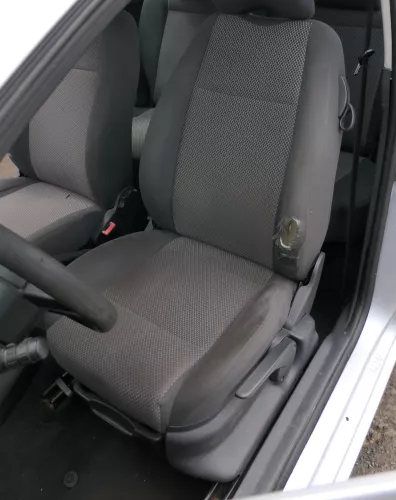 VW Fox Sitz Fahrersitz vorne links OHNEAirbag höhenverstellbar 