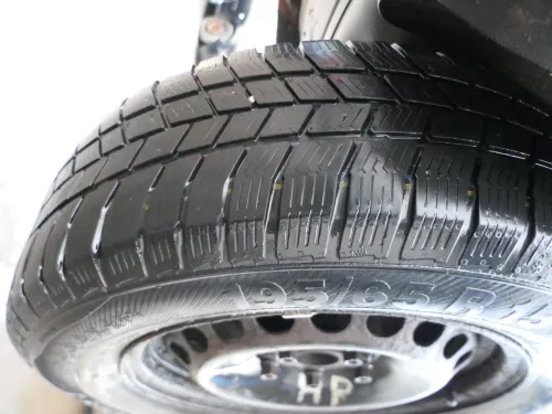 1x A4 B5 A6 4B Passat 3BG Felgen Reifen Winterreifen M+S 195/65 R15 91T 7-8mm VR (183639)