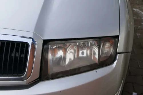Fabia 6Y Zeichen Kühlergrill Grill Gitter 6Y0853668 silber grau LF7T Logo (183658)