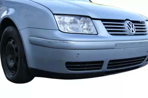 VW Bora Stoßstange vorne Frontstoßstange Stoßfänger vorn blau LB5S (183687)
