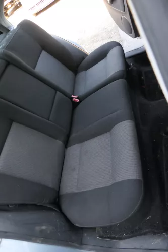 VW Bora Limousine Stufenheck Sitz Rückbank Rücksitzbank Sitzfläche Sitze  (183702)