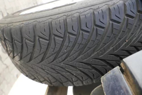 2x VW Sharan NUR Reifen 215/55 R16 97V Winterreifen ca. 5-6mm (183756)