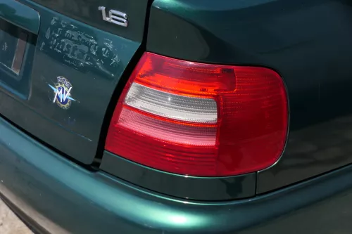 Audi A4 B5 Limousine hinten rechts Rückleuchte original Lampenträger  (183771)