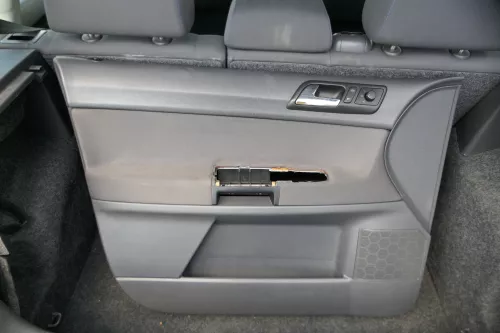 1x VW Polo 9N 9N3 Türverkleidung Verkleidung Tür vorne links  4/5-Türer dunkel (183801)