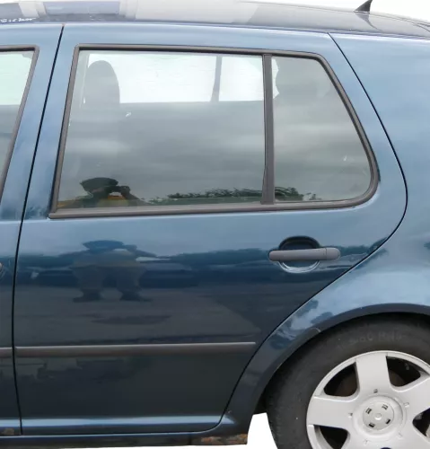 VW Golf 4 Limousine Tür hinten links grün LC6X  (KEINkombi) ohne Anbauteile (183872)