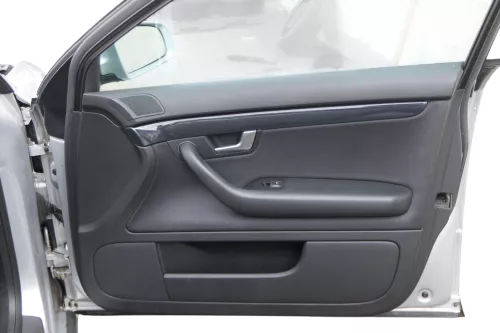 1x A4 8E B6 Türverkleidung Verkleidung Tür vorne rechts soul schwarz (184071)
