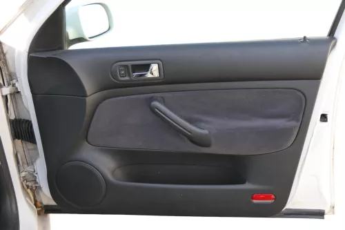 1x Golf 4 Bora Türverkleidung Verkleidung Tür vorne rechts 4/5-Türer schwarz Vel (184157)