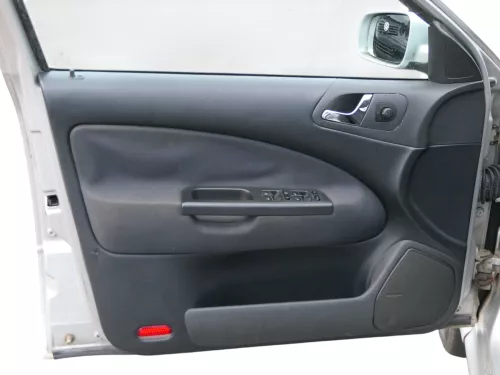 1x Octavia 1U Kombi Türverkleidung Verkleidung Tür vorne links  (184312)