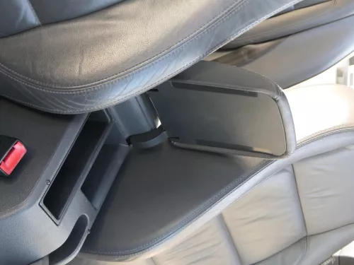 VW Golf 5 / 6 Mittelarmlehne Armlehne Lehne Mitte verschiebar Leder schwarz (184467)