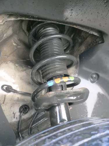 1x VW Golf 6 5K Federbein Stoßdämpfer Feder vorne Federn Benziner 1K0413031BF (184477)