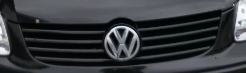 VW Polo 6N2 VW Zeichen Emblem Kühlergrill Grill schwarz LC9Z (184658)